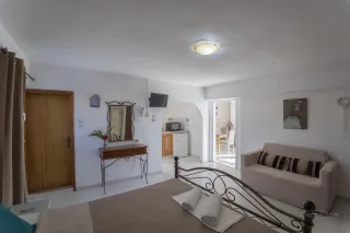 studio apartment con angolo cottura